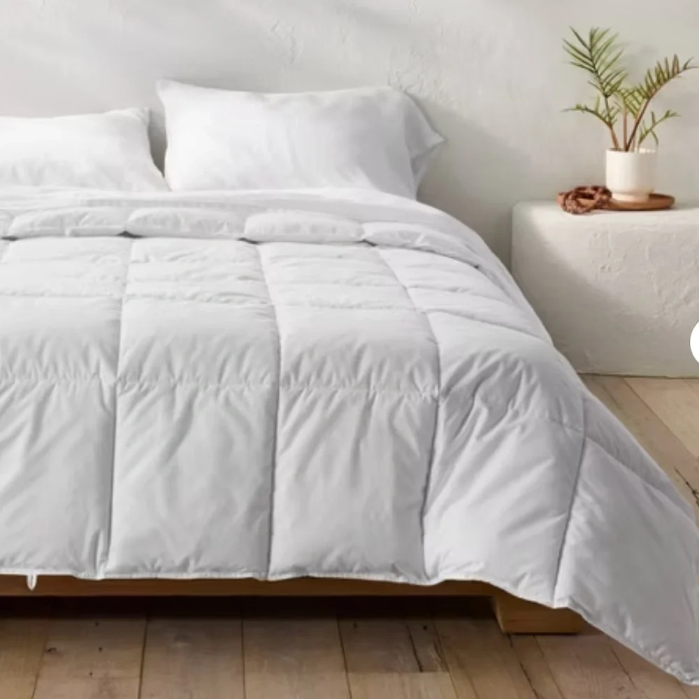 Casaluna Down alternative comforter white new